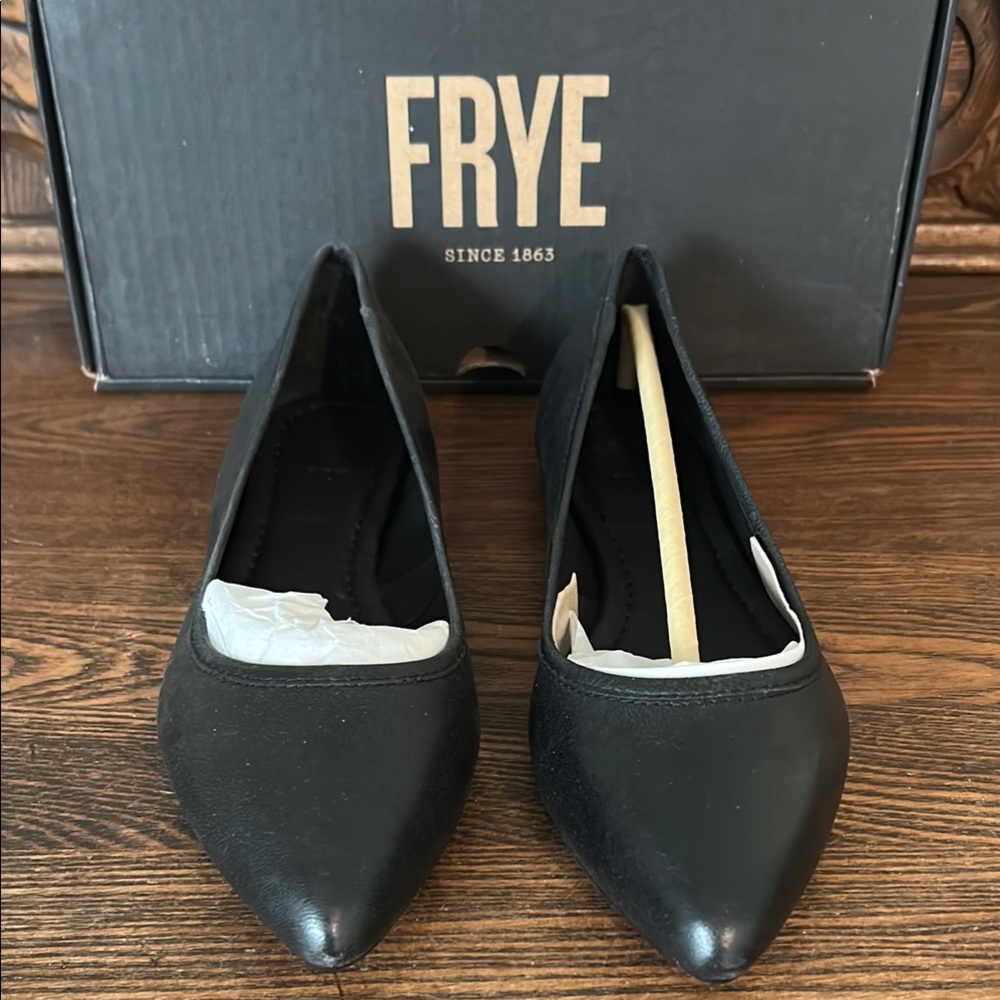 Frye Black Leather Pointed-Toe Flats Regina Ballet